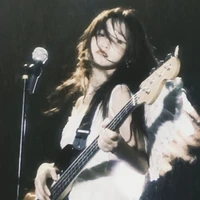 Hoàng Kim Ái Khánh - Bóng