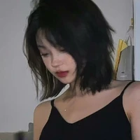 Hoàng Thùy Dương -cô-