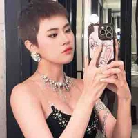 Pháo[chị gái của hùng]