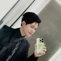 Anh tú