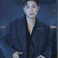 Dương Đeo Mic 