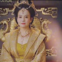 Nữ Đế hiện tại (mẹ nu9) 