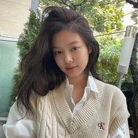 Jennie Kim ( Em )