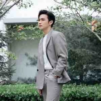 Anh Quốc ( bố HNgân )