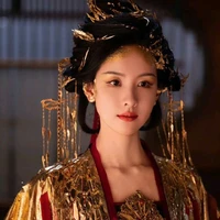 linh từ quốc mẫu ( trần thị dùng.)