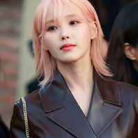 Lee Ji-eun ( IU)(bạn Irene)