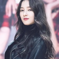 Lee Nancy(bạn cô)