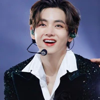 Kim Taehyung ( V)(bạn Soo)