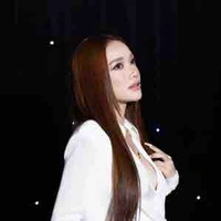Nhã Phương ( mẹ Huy )