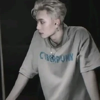 dương đeo mic