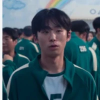 Gyeong su bị kick😔