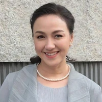 bà Koy ( mẹ nàng)