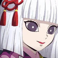 Ubuyashiki Hinaki (chị cả)