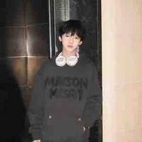 Trương Dịch Nhiên (Anh)