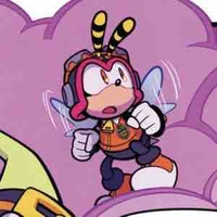 Charm Bee“Ong chích nè!”