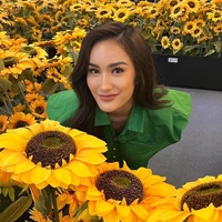 Tina(bạn thân nàng)