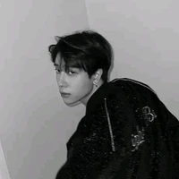 Nicky (18 tuổi)