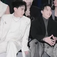 Nhỏ cầm đầu câu truyện