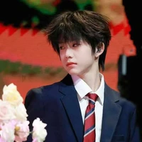 Trần Dịch Hằng ( hắn )