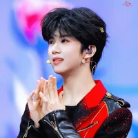 Trương Hàm Thụy ( y )