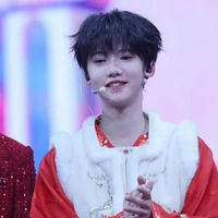 Trương Dịch Nhiên ( nó )