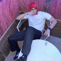 Natthanit Praditthan (bạn em)