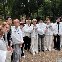 Mọi người (trừ ai thì trừ)