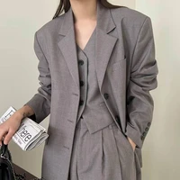 Bà Andrea Sirilak (Mẹ cô)