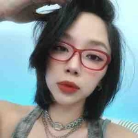 Nguyễn Khoa Tóc Tiên (chị)