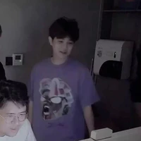 ai yêu honggg  ?