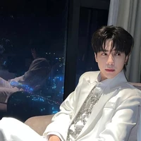 Lê Quang Hùng (phone]