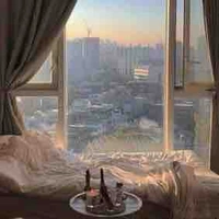 Nhom nhom đang viết chuyện :>