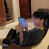 Hùng(bạn lớp cũ n9)