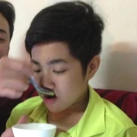 thấy trai đẹp ăn cơm bao giờ chx