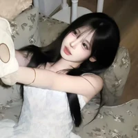 Tả Nhi _em gái cậu