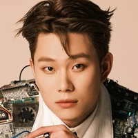 Dương đeo mic