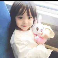 Hạ Ánh Tuyết (lúc nhỏ 8 tuổi)