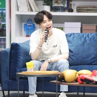 Min Yoongi(Bạn thân Tae)