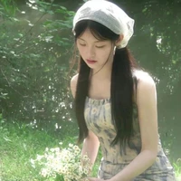 Vương Minh Hy(em gái anh)