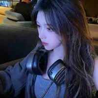 Hoàng Đức Chi ( chị em )