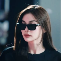 Engfa Waraha ( bạn cô)