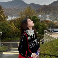 Orm Sinsupitcha (bạn cô)