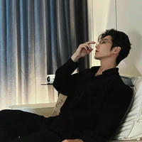 Hoàng Bảo Tuấn( bố Linh)