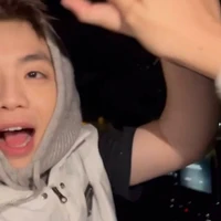 Vạn của ơ.