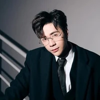 Q.Hùng