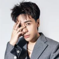 Q.Hùng