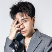 Q.Hùng