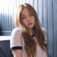 Kim Jennie* em*