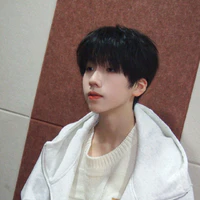 Nhiếp Vỹ Thần 