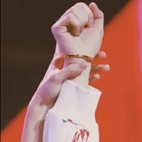 Đừng hỏi tay ai😎